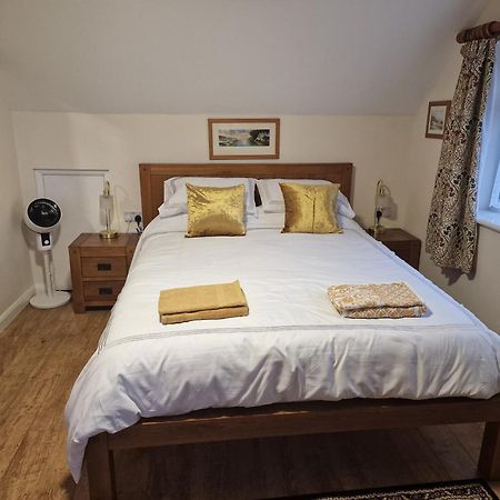 Woodvale Bungalow Little Haven Buitenkant foto