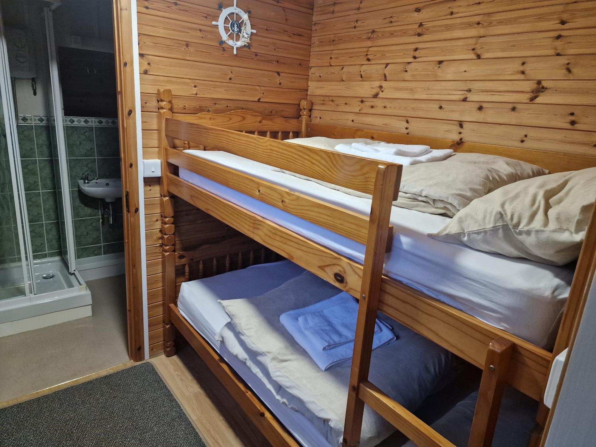 Woodvale Bungalow Little Haven Buitenkant foto
